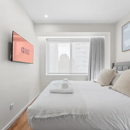 Guestready - Marble Root *