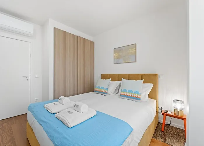 Guestready - Marble Root *